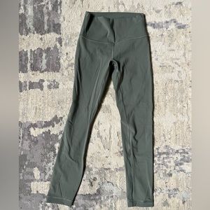 Wunder Under Luxstreme High Rise Lululemon legging - Size 4